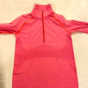 lululemon half Zip athletic Top. Very Good Condition, worn once